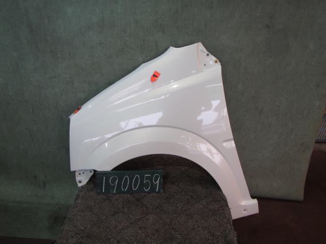 【中古】中古部品 ムーヴ L150S 左ﾌﾛﾝﾄﾌｪﾝﾀﾞｰ 【3310120100-001558351610700】