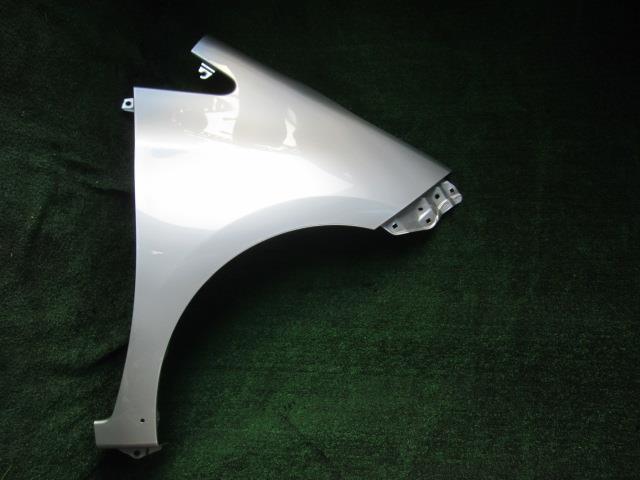 【中古】中古部品 トレジア NSP120X 右ﾌﾛﾝﾄﾌｪﾝﾀﾞｰ 【3340240100-202200009610600】