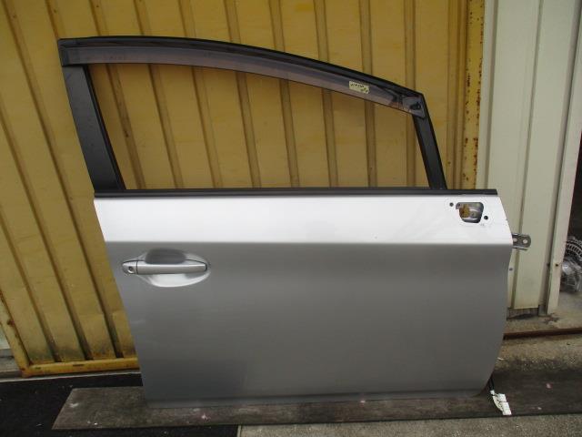 【中古】中古部品 プリウス ZVW30 右フロントドア 【3310190100-000223026913100】|e-cleマート