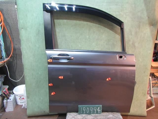 【中古】中古部品 ステップワゴン RK1 右ﾌﾛﾝﾄﾄﾞｱ 【3310120100-001570147913100】