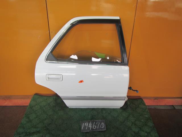 【中古】中古部品 クレスタ GX81 右ﾘｱﾄﾞｱ 【3310120100-001675153913300】 16,280円