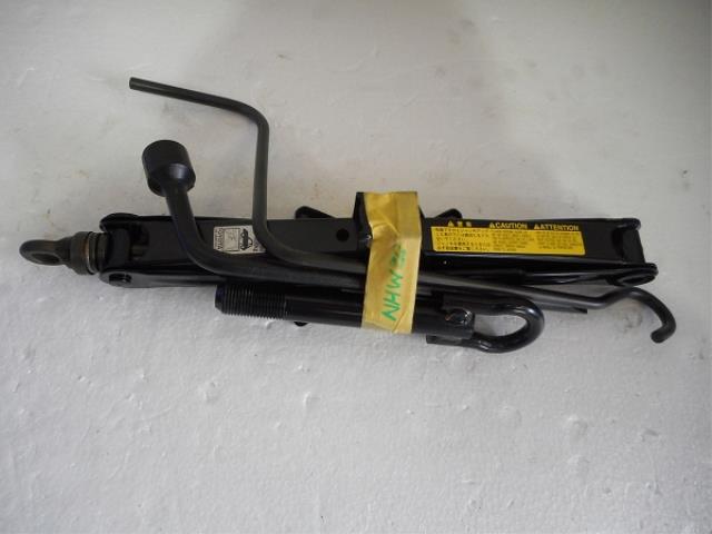 【中古】中古部品 プリウス NHW20 ｼﾞｬｯｷ 【3330460100-001412990777750】