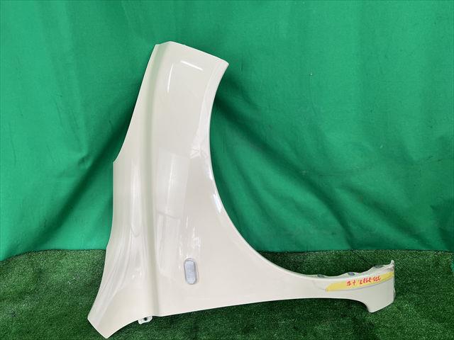 【中古】中古部品 マーチ YK12 右ﾌﾛﾝﾄﾌｪﾝﾀﾞｰ 【3330240100-000223087810600】
