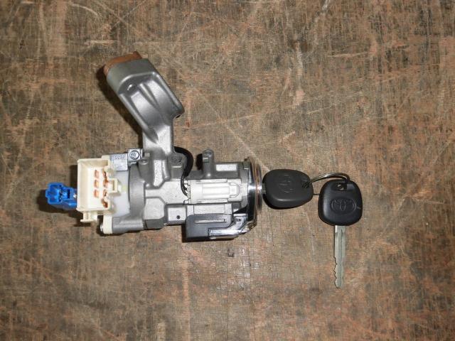 【中古】中古部品 レジアスエース KDH201V ｲｸﾞﾆｯｼｮﾝｽｲｯﾁ 【3310050100-001559921668651】
