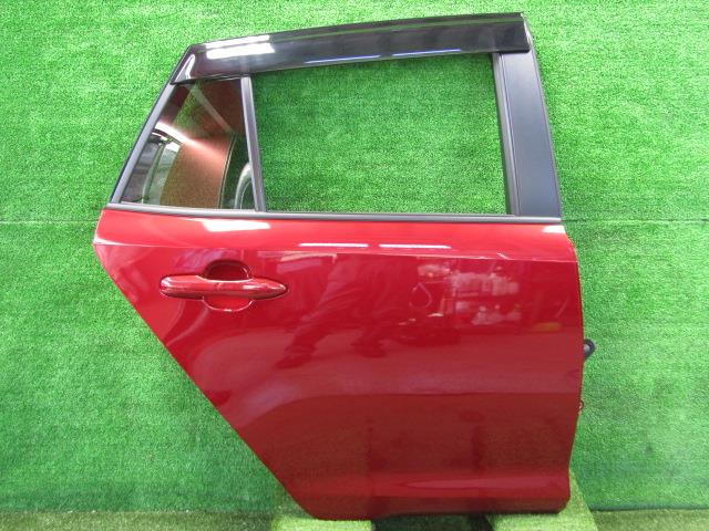 【中古】中古部品 カローラツーリング NRE210W 右ﾘｱﾄﾞｱ 【3330200100-220045000013300】