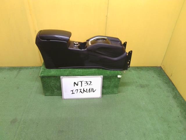【中古】中古部品 エクストレイル NT32 ｺﾝｿｰﾙﾎﾞｯｸｽ 【3331010600-221007000677100】