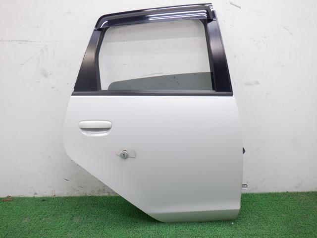【中古】中古部品 コルトプラス Z23W 右ﾘｱﾄﾞｱ 【3310250100-000223023813300】