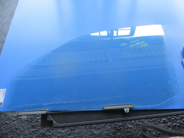 【中古】中古部品 ミニカ H32V 左ﾌﾛﾝﾄﾄﾞｱｶﾞﾗｽ 【3330560100-221107000213230】
