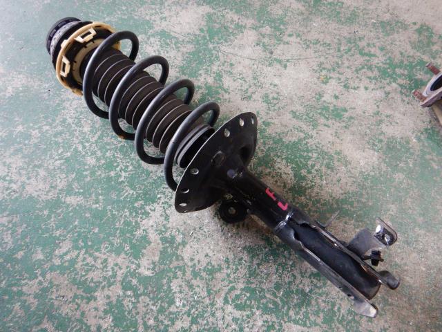 【中古】中古部品 フィットシャトル GP2 左ﾌﾛﾝﾄｽﾄﾗｯﾄ 【3330810100-221114000650210】