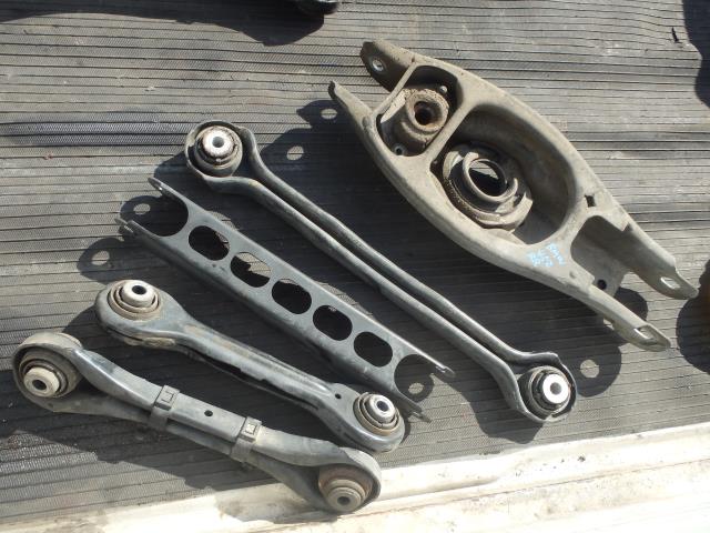 【中古】中古部品 BMW 3シリーズ VR20 右ﾘｱﾛｱｱｰﾑ 【3331010800-000020406151820】