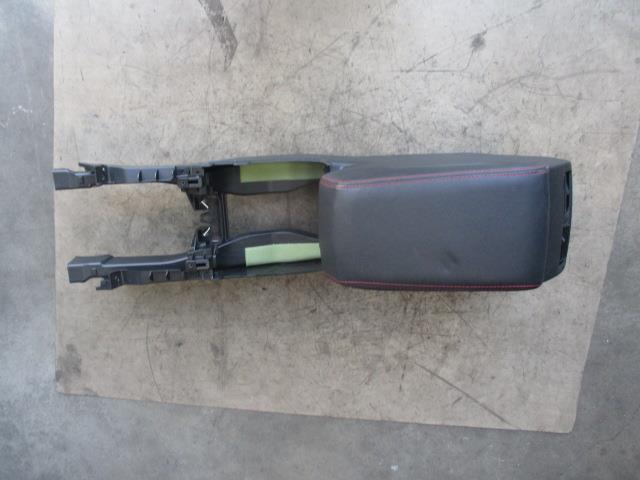 【中古】中古部品 レガシィ BR9 ｺﾝｿｰﾙﾎﾞｯｸｽ 【3310190100-000223027677100】