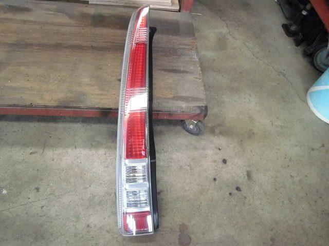 【中古】中古部品 ムーヴ L150S 左ﾃｰﾙﾗﾝﾌﾟ 【3340180100-001129823215600】