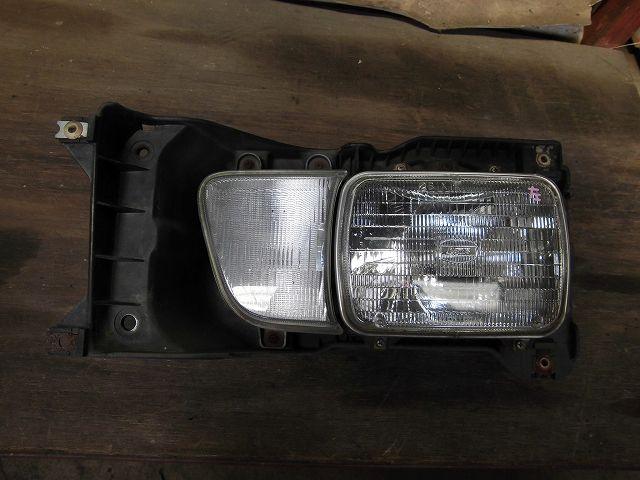 【中古】中古部品 タウンエース CR27V 左ﾍｯﾄﾞﾗﾝﾌﾟ 【3340180100-001088664610900】