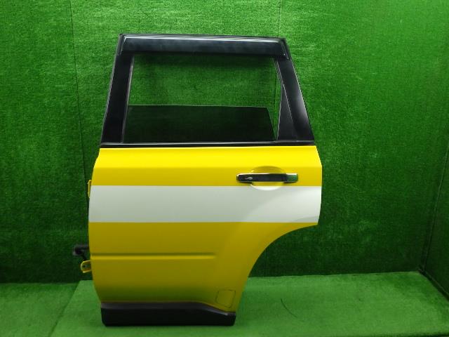 【中古】中古部品 エクストレイル DNT31 左ﾘｱﾄﾞｱ 【3330250100-000000825313400】