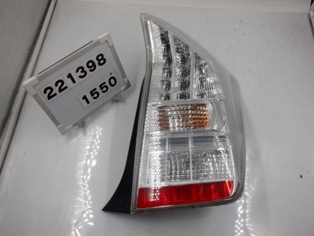 【中古】中古部品 プリウス ZVW30 右ﾃｰﾙﾗﾝﾌﾟ 【3330890100-000022139815500】