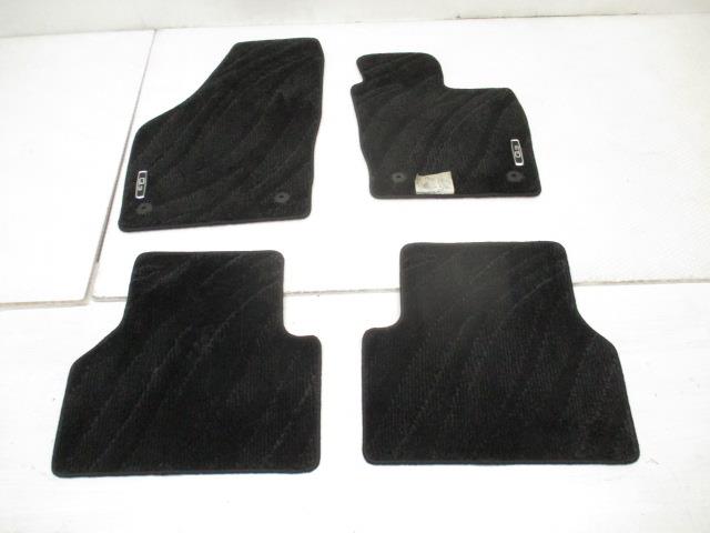 【中古】中古部品 アウディ Q3 8UCCZF ﾌﾛｱﾏｯﾄ 【3500170000-221216508777450】 9,450円
