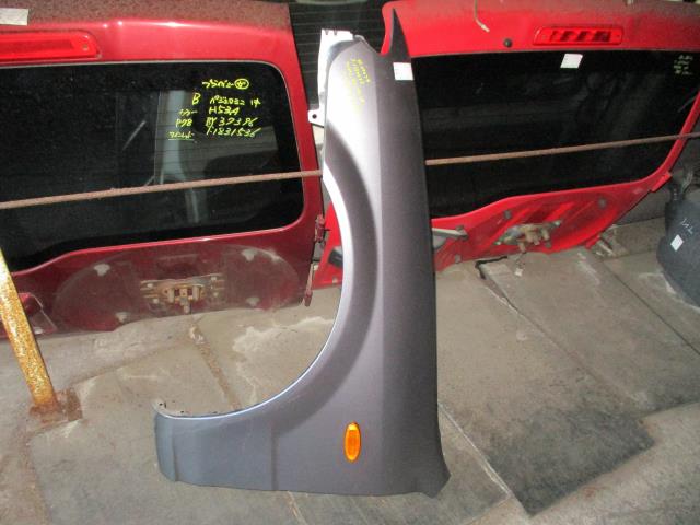 【中古】中古部品 ファミリア BJ5W 左ﾌﾛﾝﾄﾌｪﾝﾀﾞｰ 【3310160100-001003680310700】