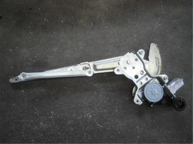 【中古】中古部品 スイフト ZC71S 左ﾌﾛﾝﾄﾄﾞｱﾚｷﾞｭﾚｰﾀ･ﾓｰﾀｰ 【3340180100-001501580213220】