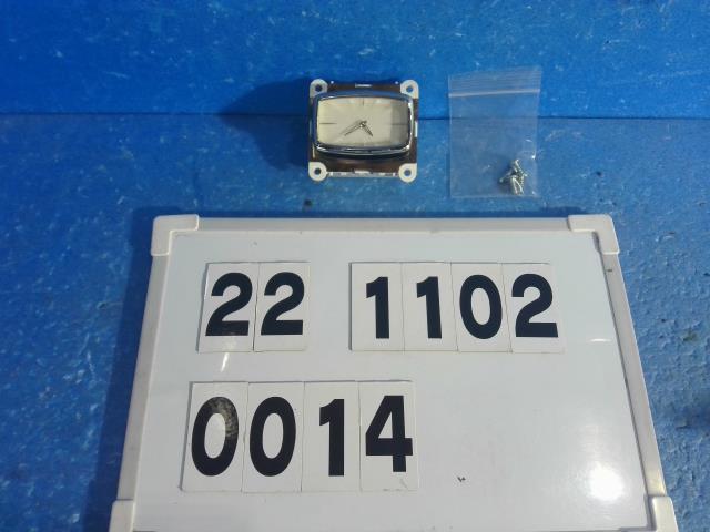 【中古】中古部品 フーガ KY51 時計 【3310390100-221102001468050】