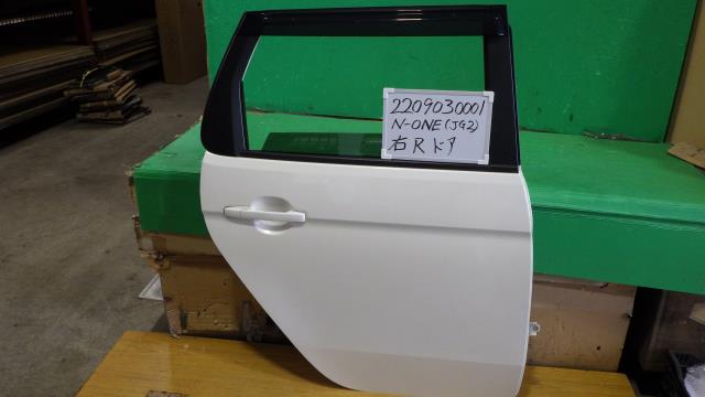 【中古】中古部品 Ｎ－ＯＮＥ JG2 右ﾘｱﾄﾞｱ 【3330340100-220903000113300】