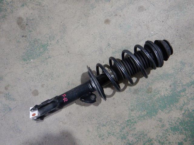 【中古】中古部品 アクア NHP10 右ﾌﾛﾝﾄｽﾄﾗｯﾄ 【3330810100-221222000250110】