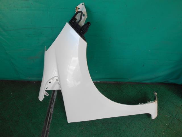 【中古】中古部品 フィット GE6 右フロントフェンダー 【3310080100-211221000310600】