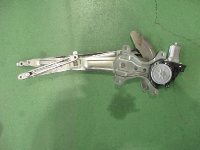 【中古】中古部品 タント L350S 左ﾘｱﾄﾞｱﾚｷﾞｭﾚｰﾀ･ﾓｰﾀｰ 【3310590000-000005664813420】
