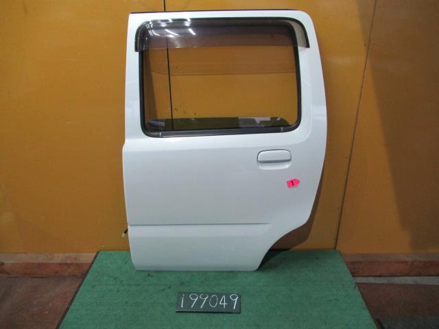 【中古】中古部品 ワゴンＲ MC22S 左ﾘｱﾄﾞｱ 【3310120100-221229000313400】 10,560円