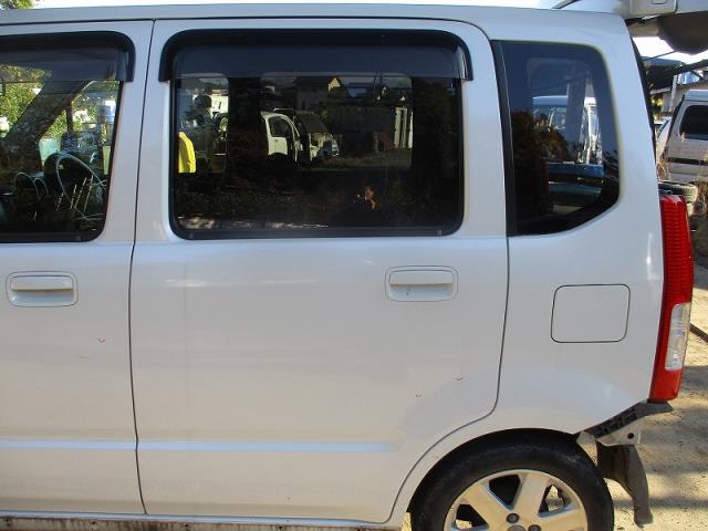【中古】中古部品 ワゴンＲ MH21S 左ﾘｱﾄﾞｱ 【3340030100-175685000013400】｜e-cleマート