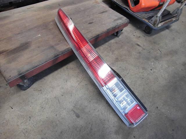 【中古】中古部品 ムーヴ L150S 左ﾃｰﾙﾗﾝﾌﾟ 【3340180100-001193142815600】