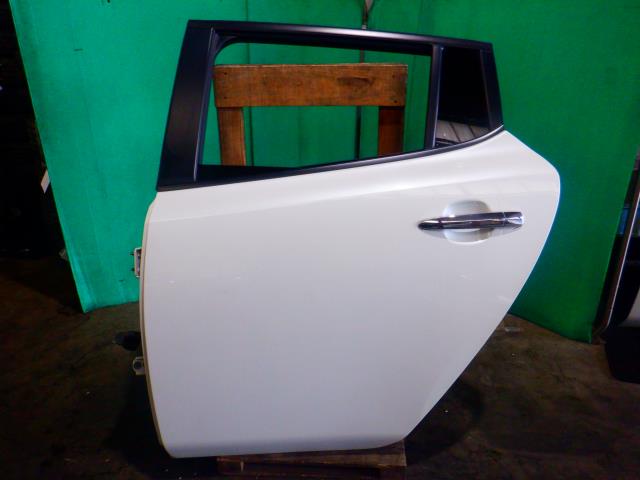 【中古】中古部品 リーフ AZE0 左リアドア 【3340140100-000022351713400】