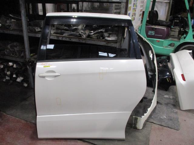 【中古】中古部品 エスティマ ACR50W 左ﾘｱﾄﾞｱ 【3310160100-211222000213400】｜e-cleマート