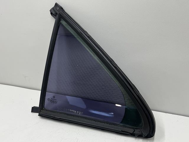 【中古】中古部品 ベンツ Sクラス 220065 左ﾘｱﾄﾞｱｶﾞﾗｽ 【3310070100-000193012213430】