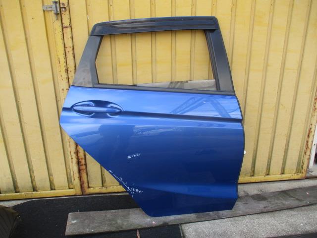 【中古】中古部品 フィット GP5 右ﾘｱﾄﾞｱ 【3310190100-000223026013300】