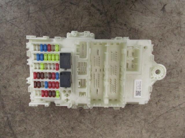 【中古】中古部品 フィット GP5 ﾋｭｰｽﾞﾎﾞｯｸｽ 【3310190100-000223026067800】