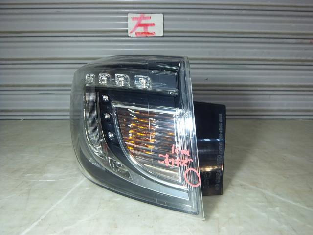 【中古】中古部品 アテンザ GHEFW 左ﾃｰﾙﾗﾝﾌﾟ 【3310050100-221003000115600】