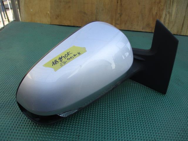 【中古】中古部品 アクア NHP10 右ｻｲﾄﾞﾐﾗｰ 【3310190100-000223033513500】