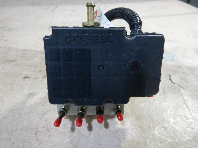【中古】中古部品 スイフト HT81S ABSｱｸﾁｭｴｰﾀｰ 【3330810100-230207000242500】