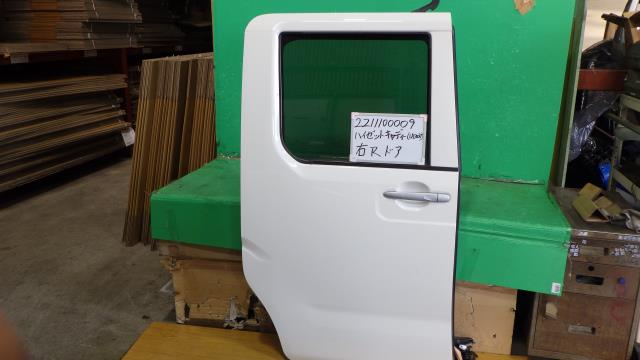 【中古】中古部品 ハイゼットキャディー LA700V 右ﾘｱﾄﾞｱ 【3330340100-221110000913300】