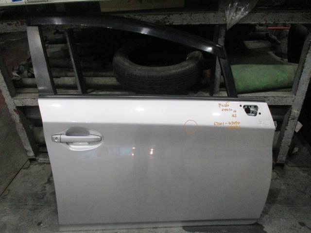 【中古】中古部品 プリウス ZVW30 右ﾌﾛﾝﾄﾄﾞｱ 【3310160100-000004236213100】