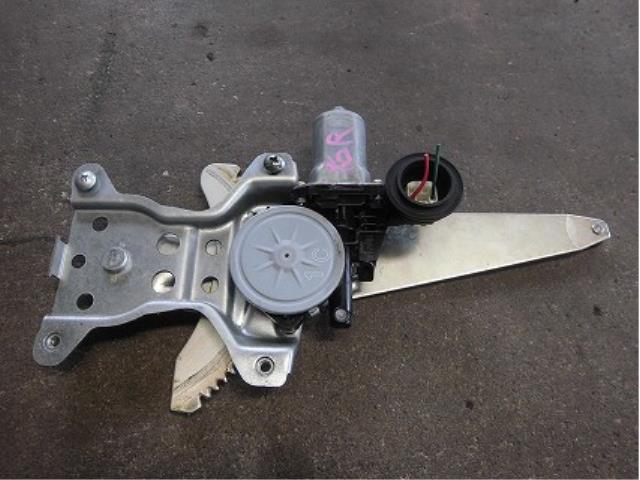 【中古】中古部品 ＭＲワゴン MF22S 右ﾘｱﾄﾞｱﾚｷﾞｭﾚｰﾀ･ﾓｰﾀｰ 【3340180100-001372571413320】