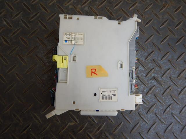 【中古】中古部品 クラウン GRS182 ﾋｭｰｽﾞﾎﾞｯｸｽ 【3330920100-001685097767800】