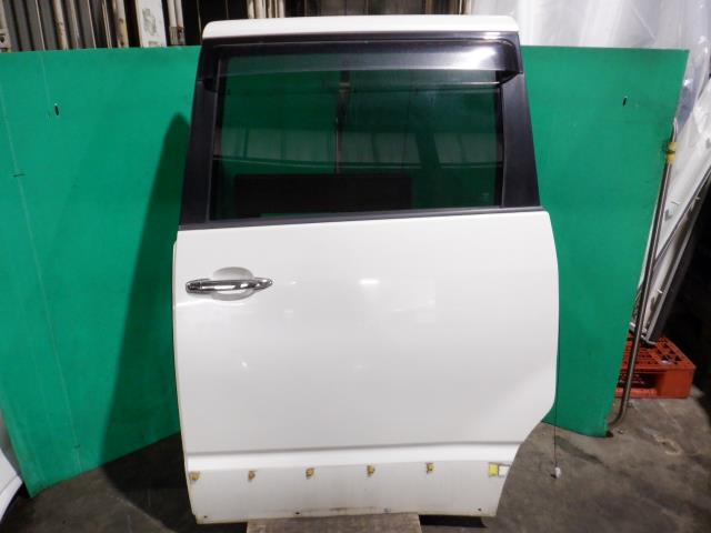 【中古】中古部品 ヴォクシー AZR60G 左リアドア 【3340140100-000023261713400】|e-cleマート