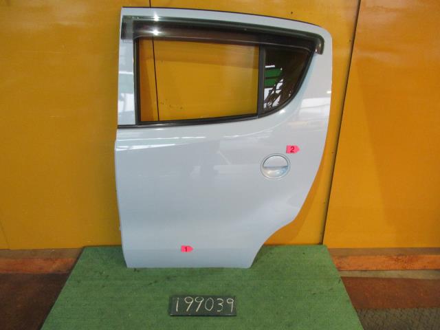 【中古】中古部品 モコ MG22S 左ﾘｱﾄﾞｱ 【3310120100-230111000313400】