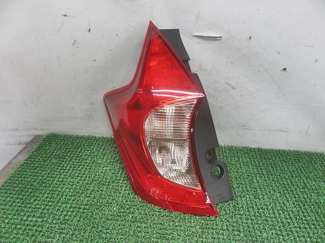 【中古】中古部品 ノート E12 左テールランプ 【3330380100-000035004515600】