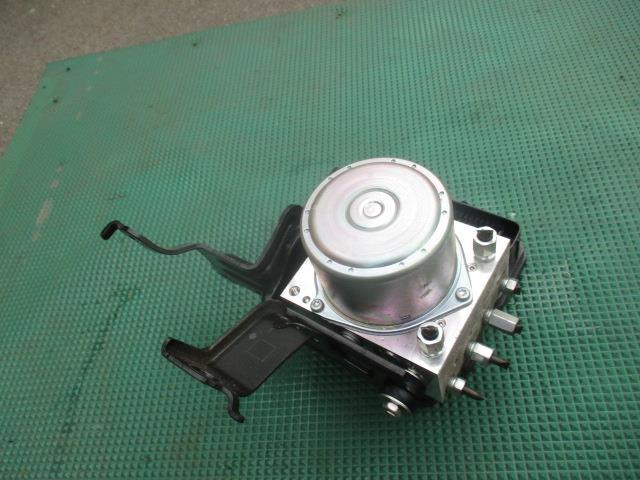 【中古】中古部品 タフト LA900S ABSｱｸﾁｭｴｰﾀｰ 【3310190100-000223036142500】