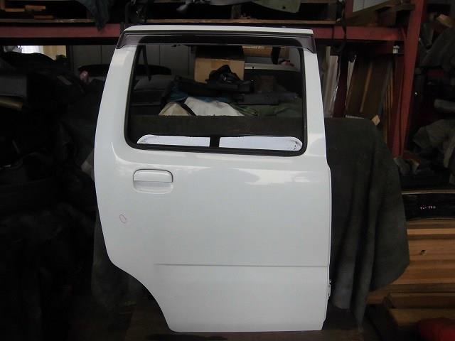 【中古】中古部品 ワゴンＲ MC21S 右ﾘｱﾄﾞｱ 【3340180100-001228895013300】