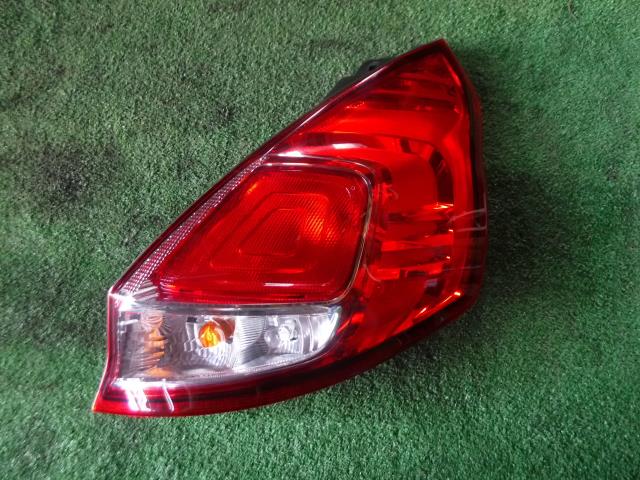 【中古】中古部品 フォード フィエスタ 右ﾃｰﾙﾗﾝﾌﾟ 【3330450100-230221000315500】