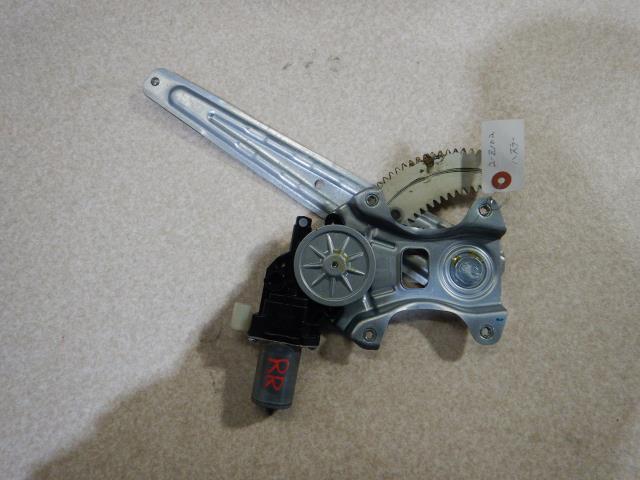 【中古】中古部品 ハスラー MR31S 右ﾘｱﾄﾞｱﾚｷﾞｭﾚｰﾀ･ﾓｰﾀｰ 【3330810100-230222000213320】