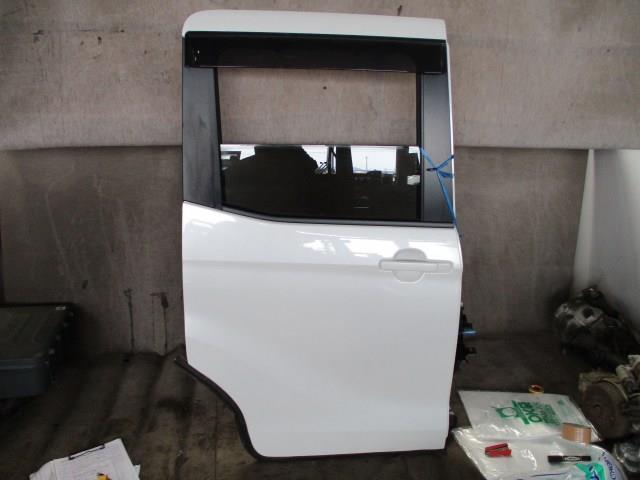 【中古】中古部品 デイズルークス B21A 右ﾘｱﾄﾞｱ 【3330220100-230302000113300】